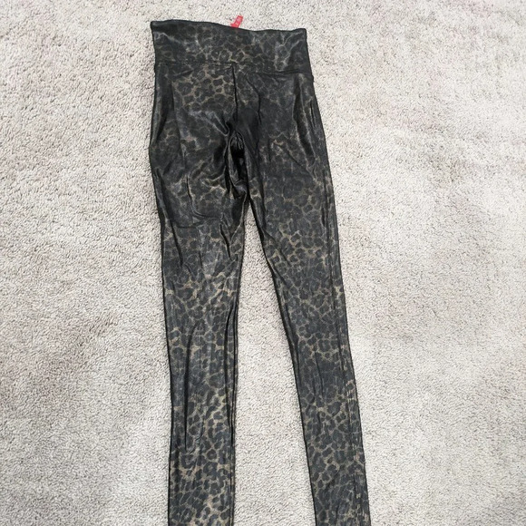 Spanx Leopard print faux leather leggings Size small - Picture 4 of 5